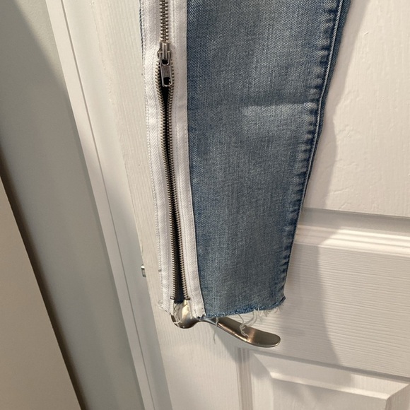 BlankNYC Jeans - Picture 3 of 9